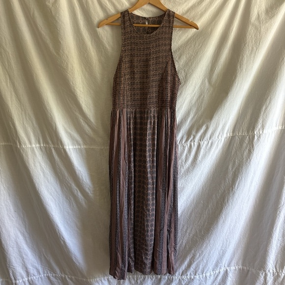 Patterned Halter Neck Dress - Picture 8 of 8